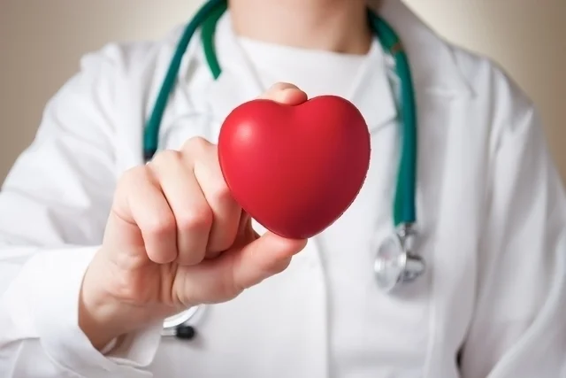 INFARTO, ATAQUE CARDÍACO, FATORES DE RISCO, PREVENÇÃO CARDIOVASCULAR, DOENÇA ARTERIAL CORONARIANA, HIPERTENSÃO ARTERIAL, COLESTEROL ELEVADO, DIABETES E RISCO CARDIOVASCULAR, TABAGISMO E SAÚDE DO CORAÇÃO, ESTILO DE VIDA SAUDÁVEL