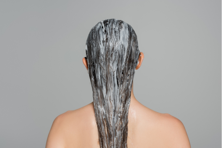 Máscara de cabelo caseira e como aplicar