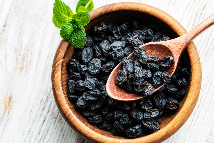 uva passa 8 benefícios e receitas