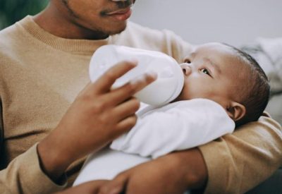 Amamentação com Leite Materno ou Fórmula: Compreendendo as Diferenças e Escolhas Parentais