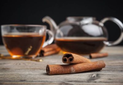Chá de Canela para Menstruação pode
